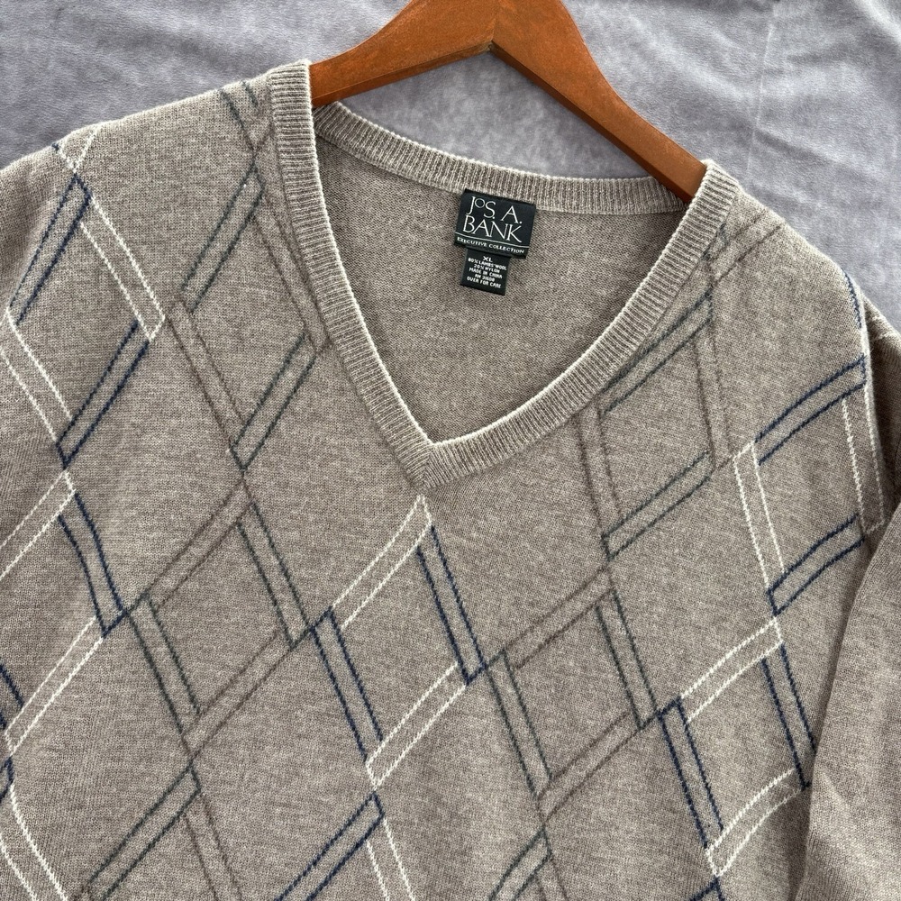 Jos A Bank Sweater Mens XL Lambswool Long Sleeve Beige Diamond Argyle V Neck